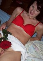 Опытные женщины демонстрируют сексуальные позы 13 фото