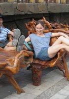 Молодые давалки показывают сиськи перед мачо на отдыхе 2 фото