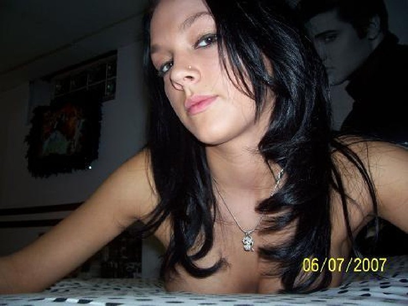 Фоткает себя и отправляет снимки парню 21 фотография