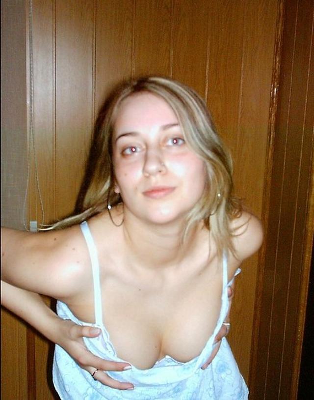 Дамочка демонстрирует тело в бане и в комнате 5 фотография